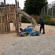 Sandspielpl&auml;tze vom Dreck befreien mit fiorentini