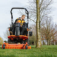 Neuer Frontm&auml;her mit zentraler Schnittgutaufnahme