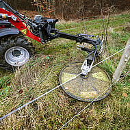 Multitr&auml;ger f&uuml;r Ger&auml;te am Hoflader und Kompakttraktor