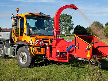M&auml;hen, baggern, r&auml;umen: Der Unimog kommt in allen vier Jahreszeiten zum Einsatz