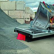 Effizienz trifft Sicherheit – neuer Ablageständer für den CLEANsweep-Kehrbesen