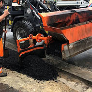 Finliner von Optimas verf&uuml;llt Asphalt