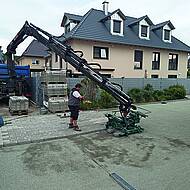 Pflastergreif HP30 am Ladekran: Betonpflastersteine einfach verlegen