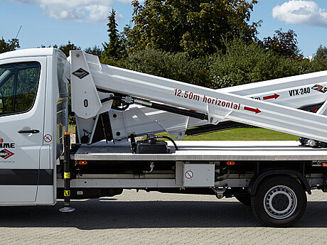 Neue, universelle VERSALIFT&reg; Gelenkteleskop-Arbeitsb&uuml;hne VTX-240