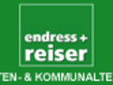 Aktionsangebot John Deere Kommunaltrakor 2320 und Kompakttraktor X 748 (Allrad)