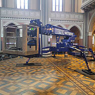Orgel-Reinigung: Raupenarbeitsb&uuml;hne in Wiesbadener Marktkirche