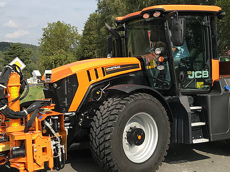 Fastrac 4000 mit Vorbau-Kamera-Monitor-System: Die sichere Alternative zu Einweiser und Spiegelsystem