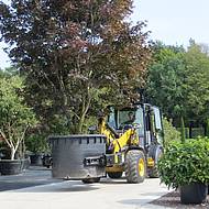 Bressel und Lade: Mit der Pflanzk&uuml;belzange ganze B&auml;ume leicht versetzen 