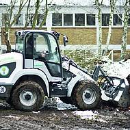 Galabau-Betrieb erweitert Maschinenpark mit Elektroradlader von HKL