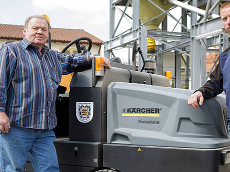 Einsatz der Kehrsaugmaschine KM 150/500 R bei der Initiative &bdquo;Winnenden putzt&ldquo;