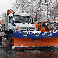 Generalvertreter demonstrieren bei Winterevents die Vielseitigkeit des Unimog.