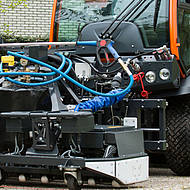 Chemiefreie Wildkrautbekämpfung auf großer Fläche