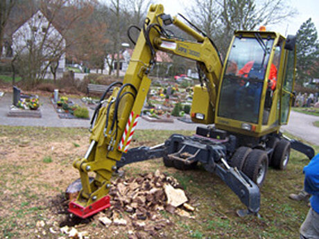 Wurotec Wurzelratte: Rodung von Wurzelst&ouml;cken auf Friedh&ouml;fen