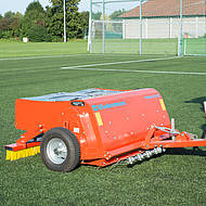 Kunstrasenpflege: Wiedenmann wertet Terra Clean 100 auf