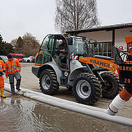 Material-Verteilschaufel Finliner: schnelle Hilfe bei Hochwasser