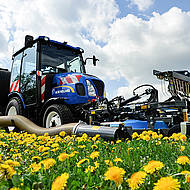 Von Bienchen und Bl&uuml;mchen &ndash; mit dem matev Rasenstriegel SCA-M 130 zur &ouml;kologischen Gr&uuml;nfl&auml;chenpflege