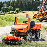 Kommunal-Unimog für Kinder: bewährter Spielspaß mit Zusatzoptionen