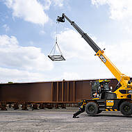 Hohe Leistung und verbesserte Bedienung f&uuml;r den neuen drehbaren Teleskoplader 558 PRO