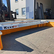 KehrFix Anbaubesen: effiziente Stra&szlig;enreinigung nach lebhaften N&auml;chten