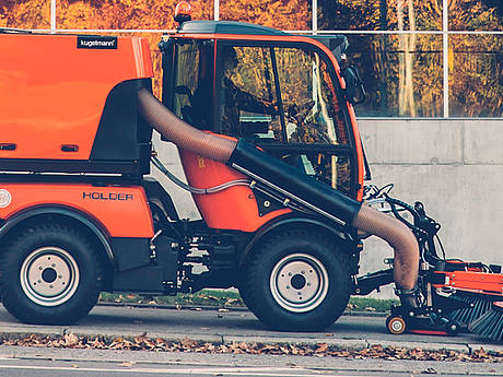 Holder pr&auml;sentiert neuartige Kehrsaugmaschine KS 1200