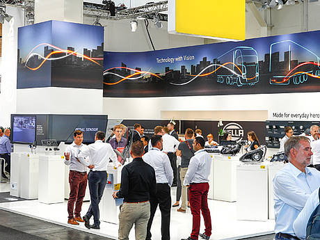 HELLA pr&auml;sentiert neue Warn- und Kennleuchten auf der IAA Nutzfahrzeugemesse