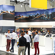 HELLA pr&auml;sentiert neue Warn- und Kennleuchten auf der IAA Nutzfahrzeugemesse