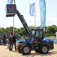 demopark 2023: Blaue Multifunktionslader erfahren hohen Zuspruch