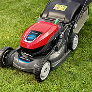 HRX 476 XB: neuer Premium-Akkurasenmäher mit Profiausstattung 