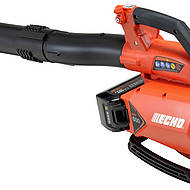 Lautloses Akku-Blasger&auml;t im Wintereinsatz