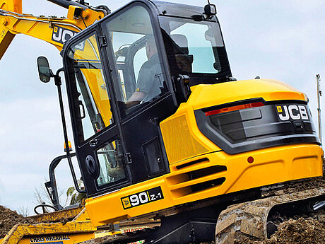 JCB erweitert Kompaktbagger-Sortiment mit neuem Neuntonner 90Z