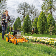 SUV oder Sportwagen? Hochgras- versus Rasenm&auml;her