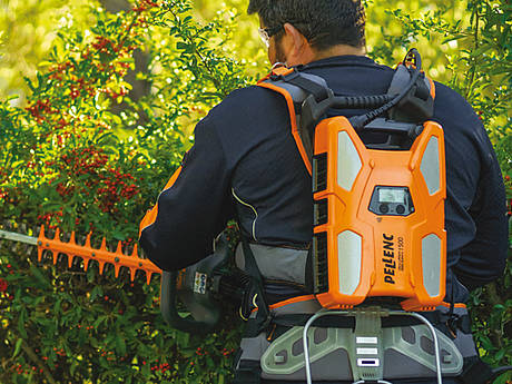 Mit der Pellenc Li-Ionen-Technologie gew&ouml;hnt sich der Bauhof das Rauchen ab