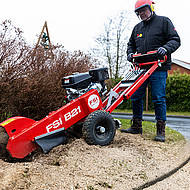 FSI B21: Kompakte Stubbenfr&auml;se mit 900 mm Drehkranz 