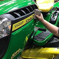 John Deere feiert den f&uuml;nfmillionsten Rasentraktor