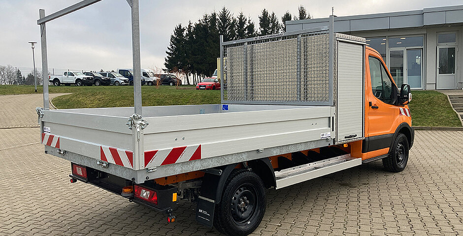 Elektromobilität in der Straßenreinigung: Ford E-Transit mit Hinterkipper-Aufbau