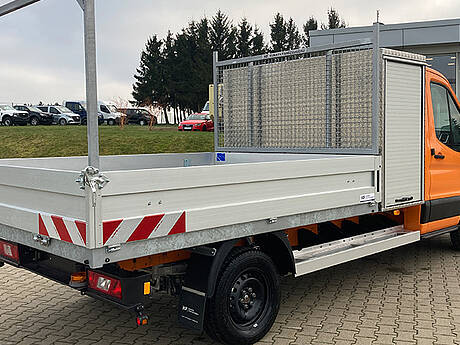 Elektromobilität in der Straßenreinigung: Ford E-Transit mit Hinterkipper-Aufbau