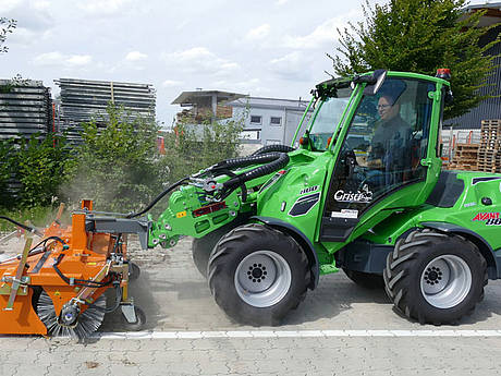 Neuer Multifunktionslader 860i von AVANT &ndash; Multikupplungssystem erleichtert Anbauger&auml;tewechsel
