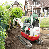 Takeuchi TB 210 R Minibagger &ndash; standfest durch teleskopierbares Laufwerk
