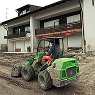 Hilfe bei der Flutkatastrophe &ndash; AVANT TECNO stellt Multifunktionslader 