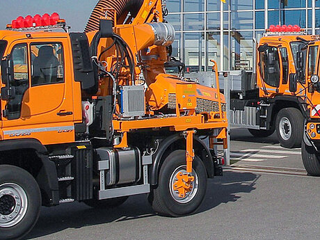 Unimog ganzj&auml;hrig im Dienst der Stra&szlig;enunterhaltung 