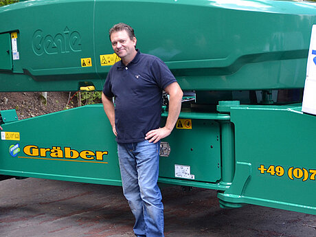 &Uuml;bergabe der GENIE&reg; SX-180 Teleskoparbeitsb&uuml;hnean die GR&Auml;BER Arbeitsb&uuml;hnenvermietung