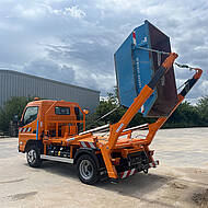 Allrounder mit vielseitigem Aufbau f&uuml;r Containerhandling und Winterdienst