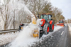 Kubota M7 im Räumdienst – 1.300 Kubikmeter Schnee pro Stunde weggefräst