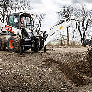 Neuer Anbaubagger f&uuml;r Bobcat-Kompaktlader &ndash; Vielseitigkeit, Stabilit&auml;t und Komfort