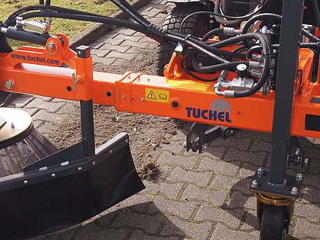 Tuchel&acute;s Antwort auf l&auml;stiges Wildkraut: Wildkrautb&uuml;rste WB 750 