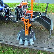 Kersten: Wildkrautb&uuml;rste f&uuml;r Schlepper mit Zapfwellenantrieb und Hydrauliksystem 