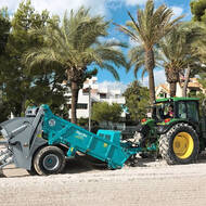 Beachtech Bt 2500 bewährt sich bei der Bekämpfung von Paraffin-Anschwemmungen auf Juist