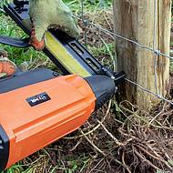 Ansetzen, ausl&ouml;sen, fertig: neuer Zaunklammer-Gasnagler von KMR