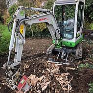 Nicht zu untersch&auml;tzen: Wurzelstockrodung mit der kleinsten Wurzelratte