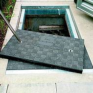 Schachtabdeckungssystem von KHK-Kunststoffhandel sorgt f&uuml;r r&uuml;ckenschonendes Arbeiten